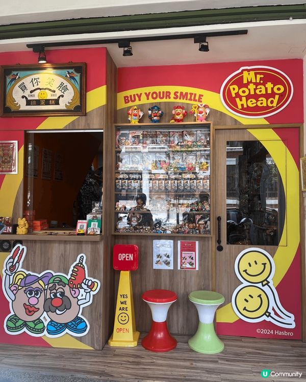 位於台中一間以薯蛋頭為主題的店「買你笑臉」，內有不同口味的雞...