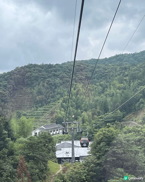 內地的湖光山色不少，這個位於江西的三百山風景區，路徑不算崎嶇...