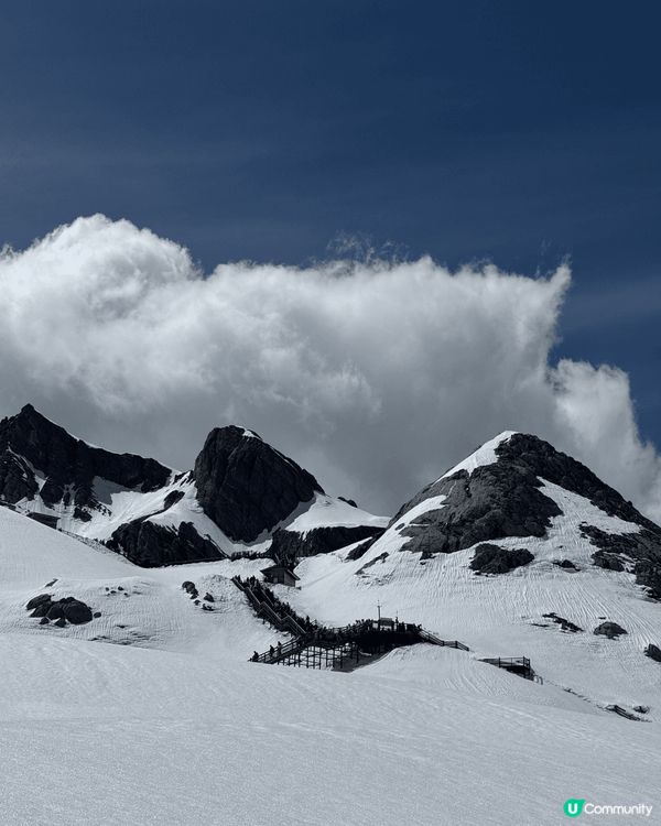 雲南麗江的美景令人心醉，玉龍雪山的皚皚白雪宛如仙境；藍月谷的...