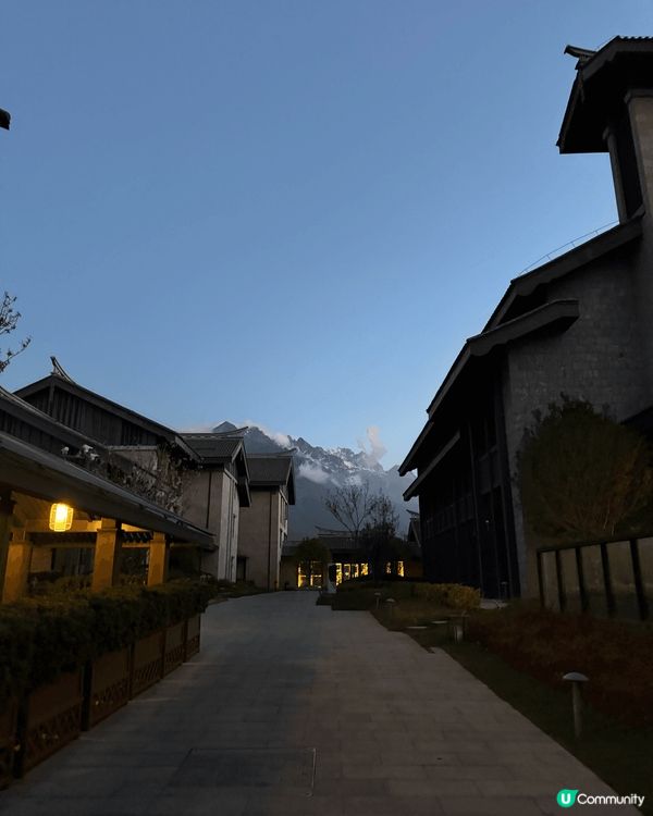 雲南麗江的美景令人心醉，玉龍雪山的皚皚白雪宛如仙境；藍月谷的...