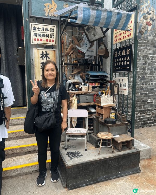 去咗九龍城嘅九龍城寨公園影相，嗰度有個展覽係講以前九龍城寨嘅...