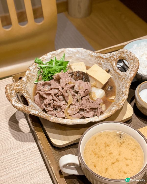 海之戀有間日式餐廳，提供部分和室座位，和室需要除鞋進入，幾有...