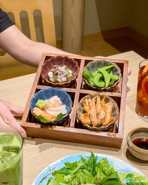 海之戀有間日式餐廳，提供部分和室座位，和室需要除鞋進入，幾有...