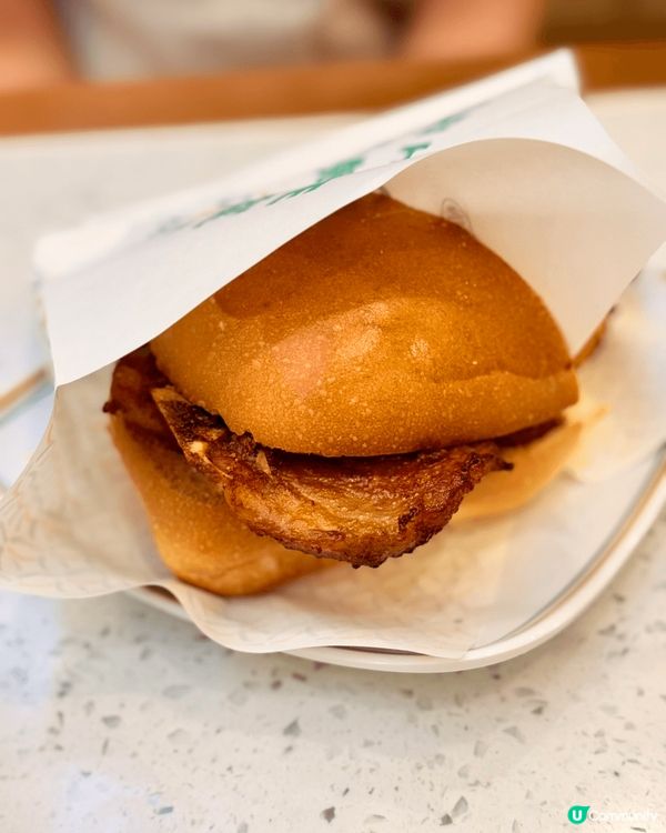 澳門兩日一夜，到訪了著名景點大三巴，還吃了好多美食，有豬扒包...