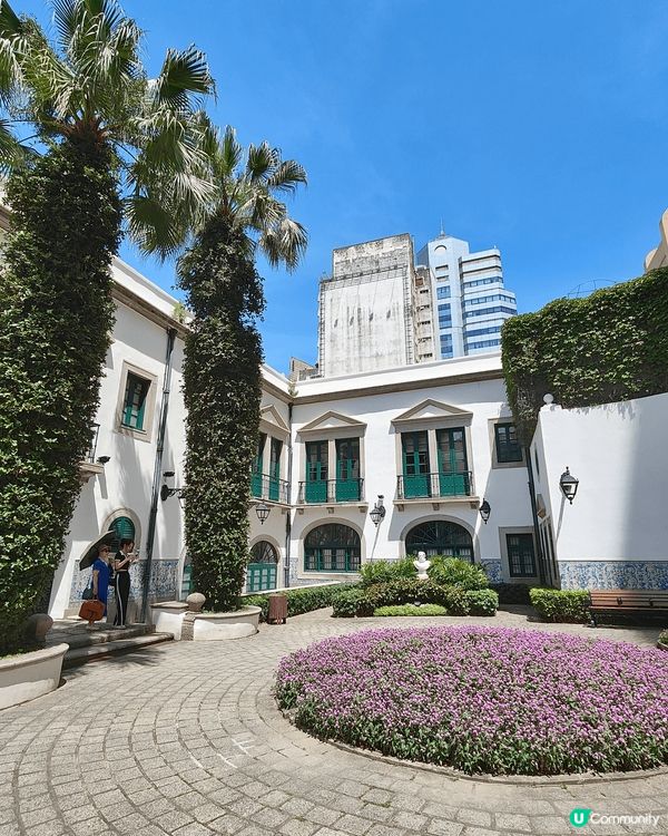 澳門市政署，位於議事亭前地正對面，免費參觀，傳統精緻葡式建築...