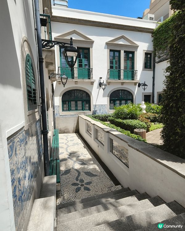 澳門市政署，位於議事亭前地正對面，免費參觀，傳統精緻葡式建築...