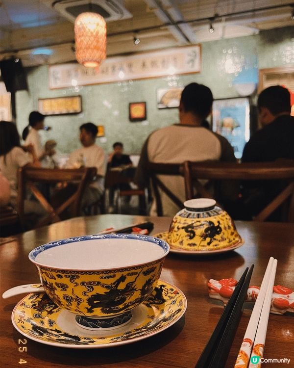 呢間餐廳嘅中西融合菜式真係令人驚喜！中式香料同西式烹調手法完...