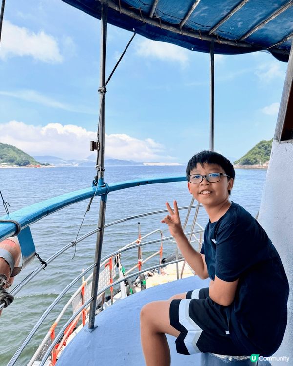 假期去東龍島，可以由西灣河或者油塘出發，坐船入去，行山之餘仲...