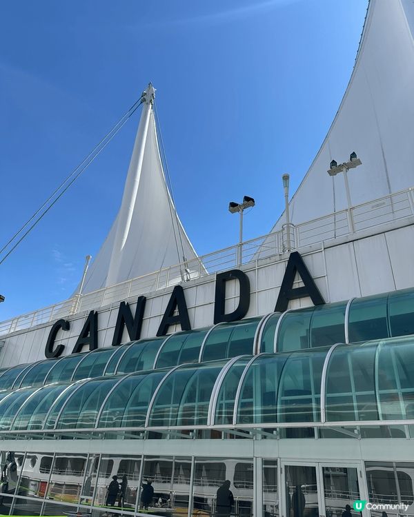 我哋嚟到溫哥華，第一站即刻去咗加拿大廣場，因為呢度係城市地標...
