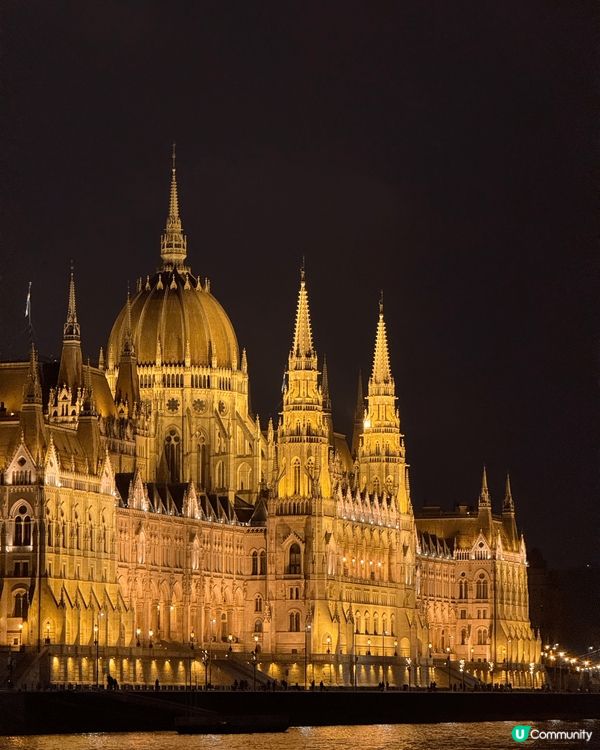 在布達佩斯的旅行中，參加一次遊船體驗是不可或缺的。登上多瑙河...