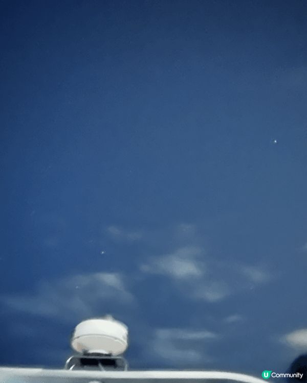 🎣 出海釣墨魚，香港嘅海上冒險！🦑 喺香港，夜晚乘船出海釣墨...