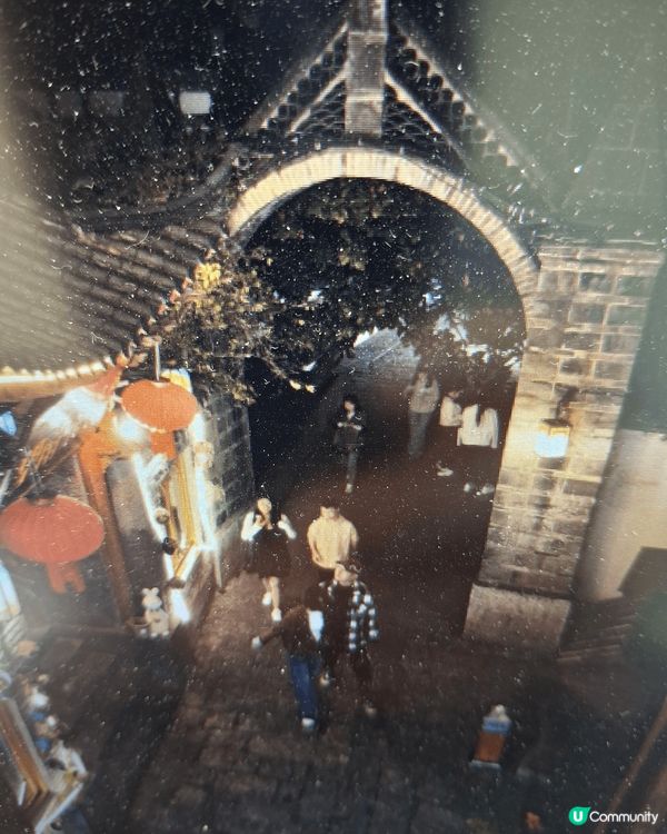 云南望南朵朵餐廳，非常地道，又有表演，性價比甚高