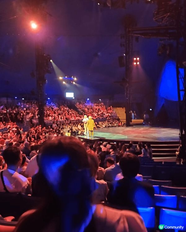 第一張睇劇場，第二張等睇放煙花，第三張自己第一次玩煙火