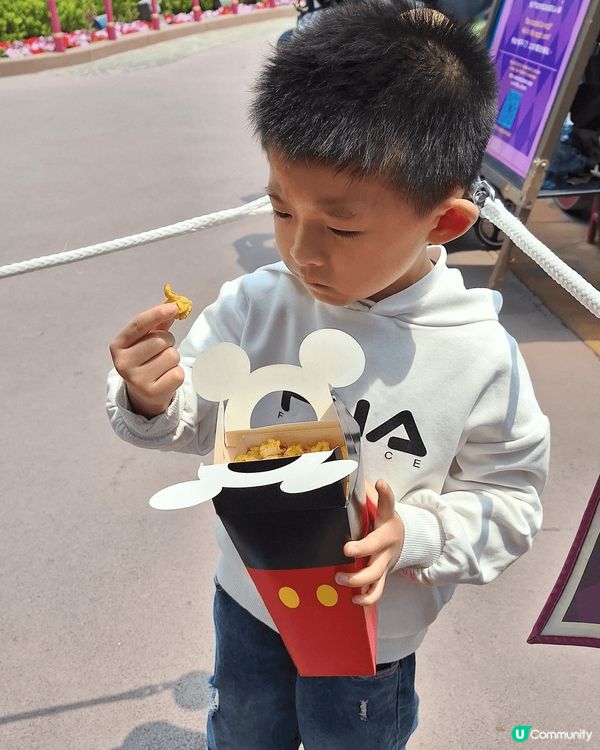 我們一家最喜歡去主題樂園遊玩，小朋友有得玩，大人又可以重拾童...