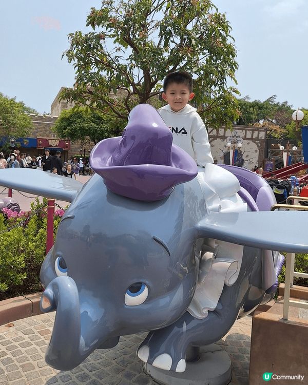 我們一家最喜歡去主題樂園遊玩，小朋友有得玩，大人又可以重拾童...