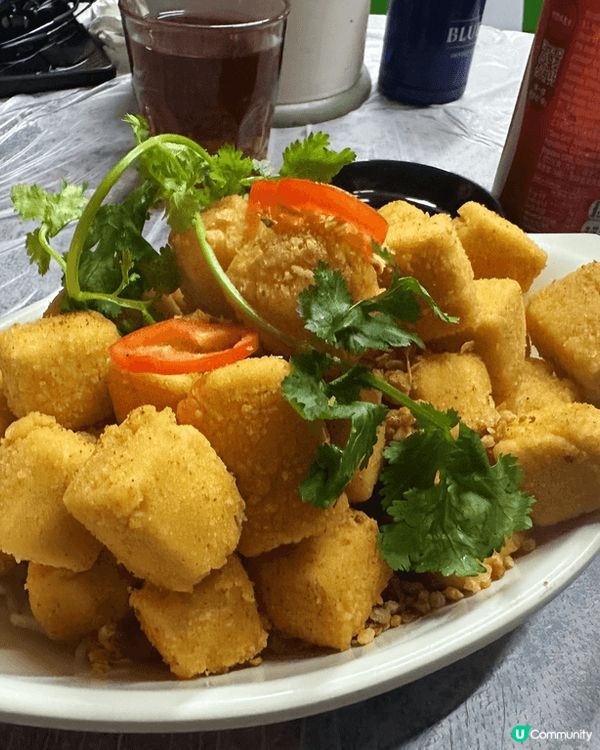 屋邨大排檔風味，椒鹽豆腐外脆內滑，啫啫豬雜煲熱辣辣啫啫聲，豉...