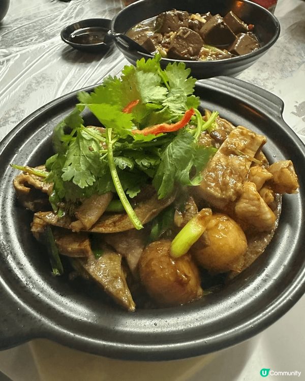 屋邨大排檔風味，椒鹽豆腐外脆內滑，啫啫豬雜煲熱辣辣啫啫聲，豉...