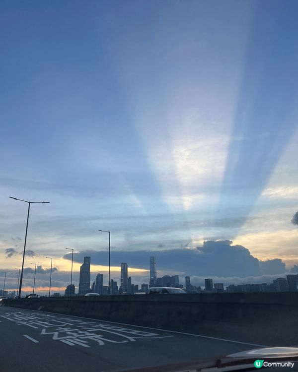 揸車去緊淺水灣嘅時候，留意到沿途景色非常優美，發現原來香港都...