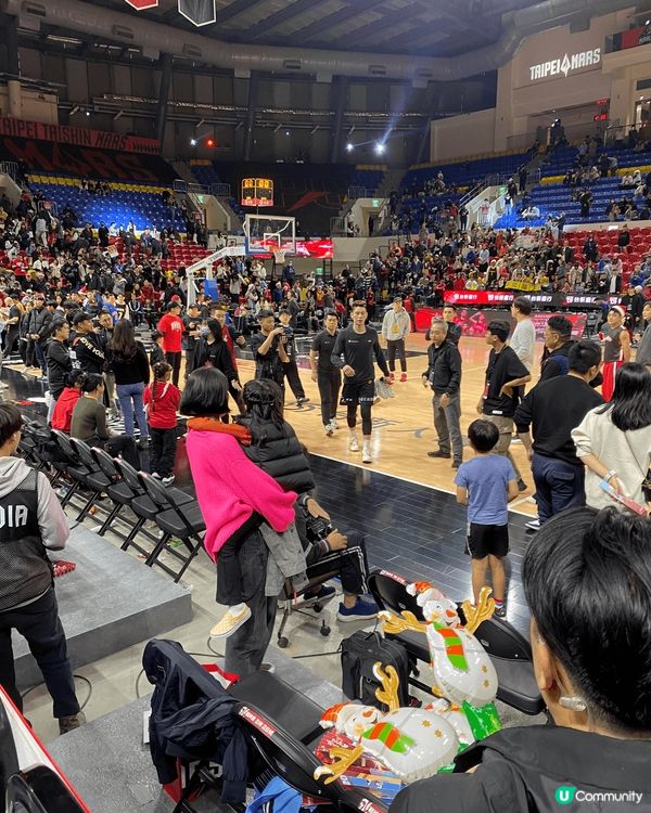 去台北旅行是觀看職業籃球比賽, 獲得林書豪送贈的球鞋, 太幸...