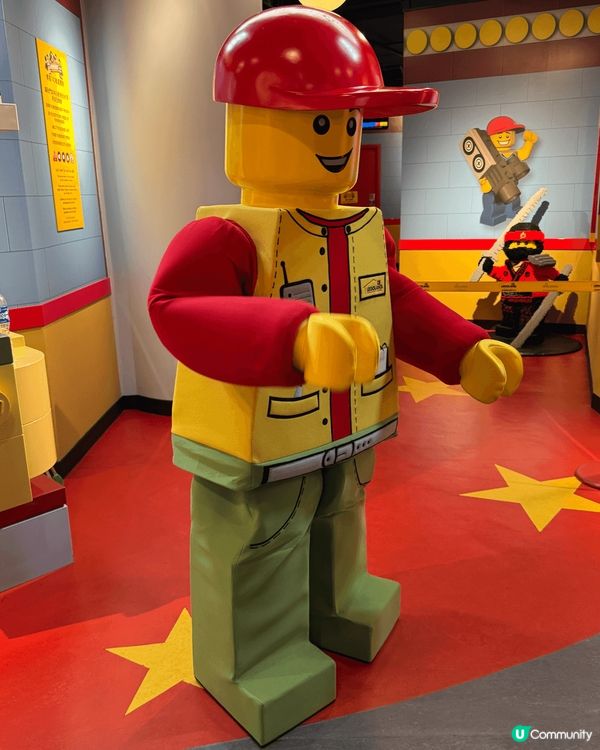 跟小孩在香港樂高中心玩樂，有香港的地標樂高建築物，還可以任砌...