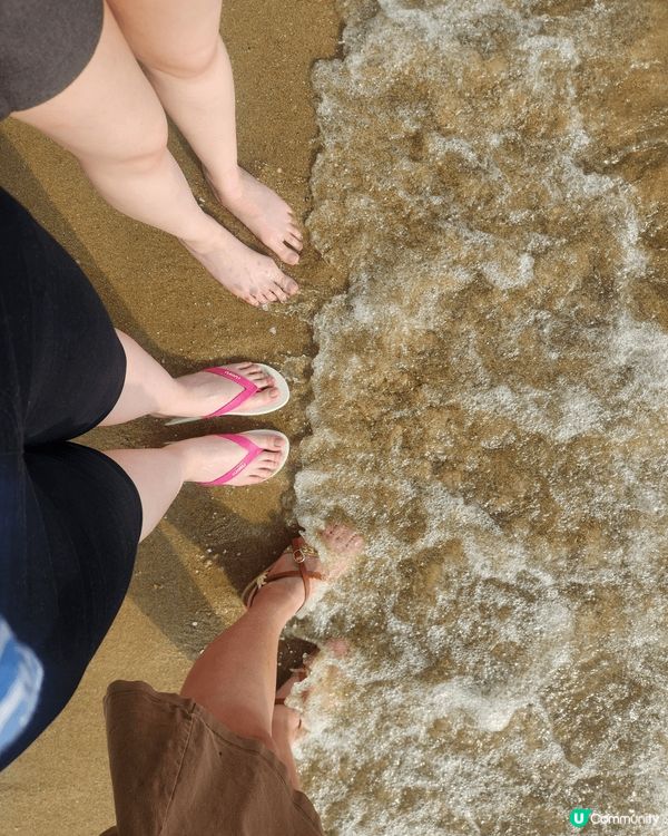 假日去黃金海岸泳灘遊下水散下步真係好開心呀！