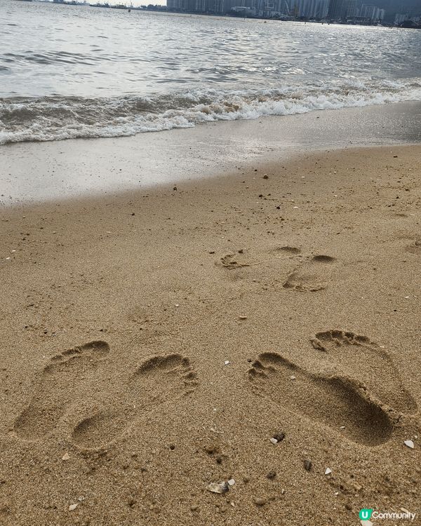 假日去黃金海岸泳灘遊下水散下步真係好開心呀！