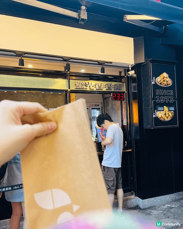 到了台北，最近最受歡迎的赤峰街。叫了一杯黑糖珍珠奶茶再慢慢逛...