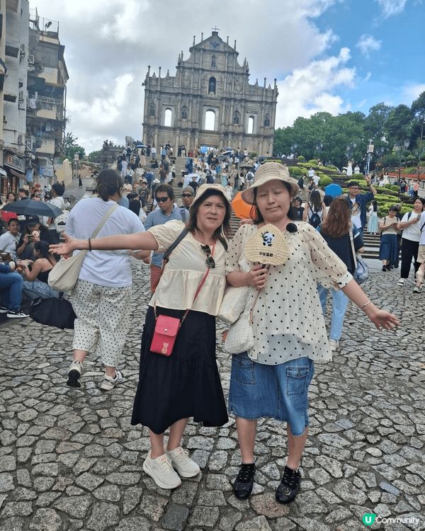 頭一張和朋友參加了江門澳門二日旅行團，第二張我請爸爸吃東京雪...