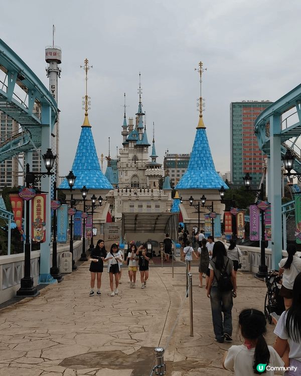 這五張照片展示了不同的場景，位於韓國。以下是簡單的介紹：