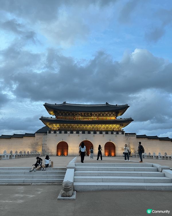 這五張照片展示了不同的場景，位於韓國。以下是簡單的介紹：