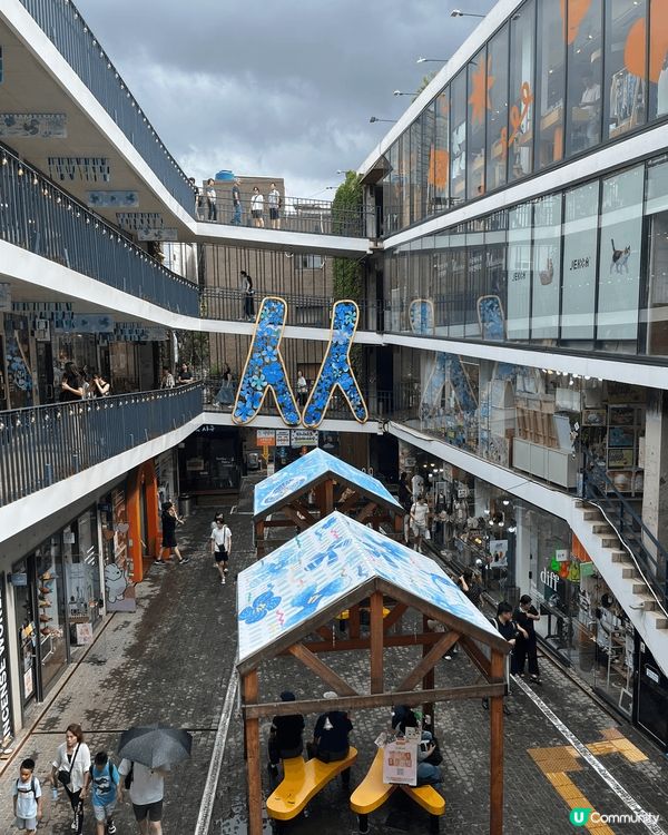 這五張照片展示了不同的場景，位於韓國。以下是簡單的介紹：