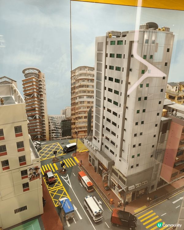 在美麗華商場一期地下玩具店，有一個可能超過二十多尺的舊旺角微...