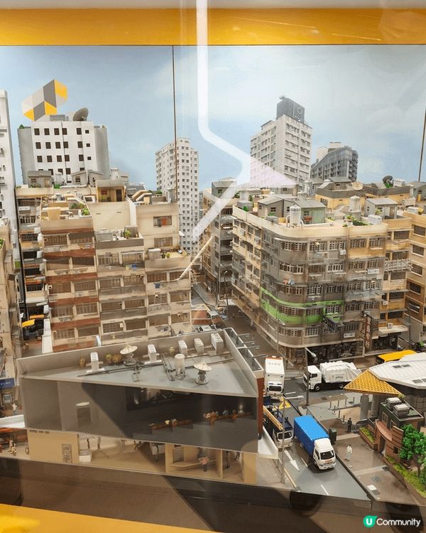 在美麗華商場一期地下玩具店，有一個可能超過二十多尺的舊旺角微...