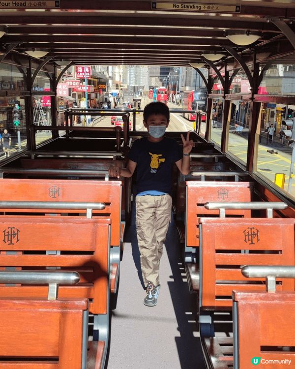 乘坐古雅電車，仿佛穿越回1920年代，感受香港的獨特魅力。一...