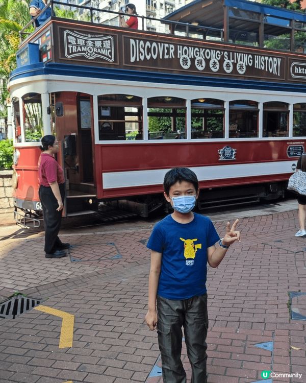 乘坐古雅電車，仿佛穿越回1920年代，感受香港的獨特魅力。一...
