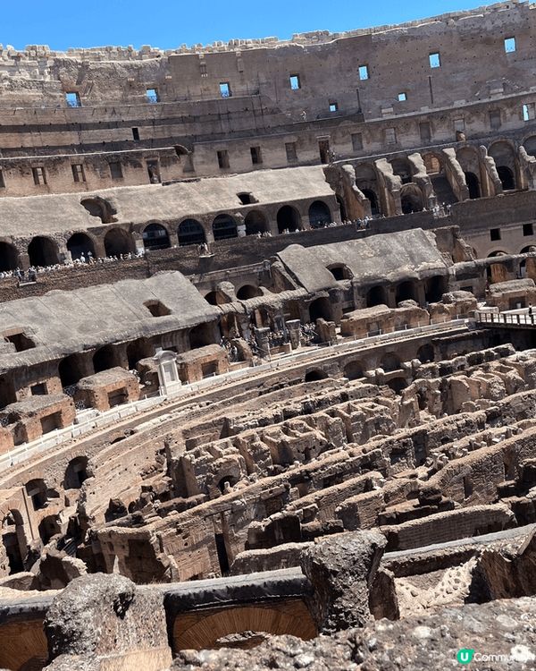宏偉的羅馬鬥獸場， 埸內地底機關重重， 是野獸與人類撕殺的血...