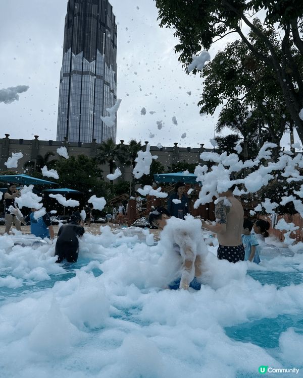 1. 我很喜歡玩水上活動，這是我一次在澳門新濠影滙水上樂園的...