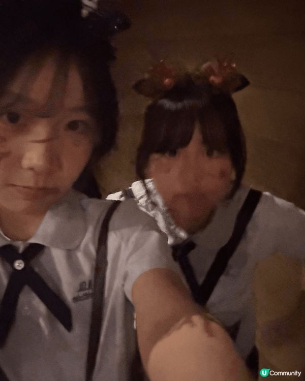 呢個係香港迪士尼，我喺迪士尼嘅常客，放學冇嘢做就會去玩下！萬...