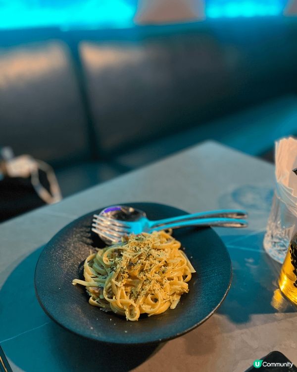 中港城一間意大利餐廳味道唔錯，每碟啲份量唔多，但係其實都好夠...