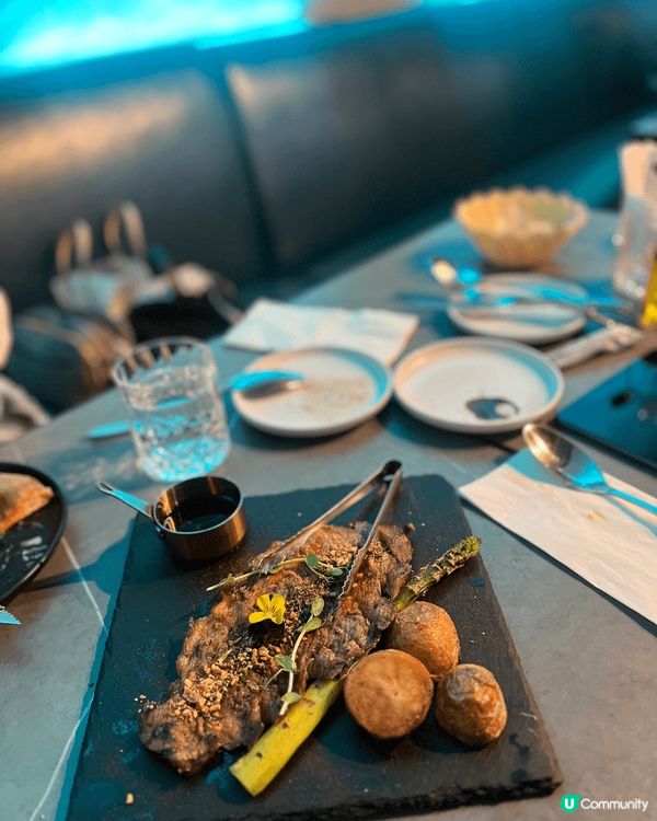 中港城一間意大利餐廳味道唔錯，每碟啲份量唔多，但係其實都好夠...