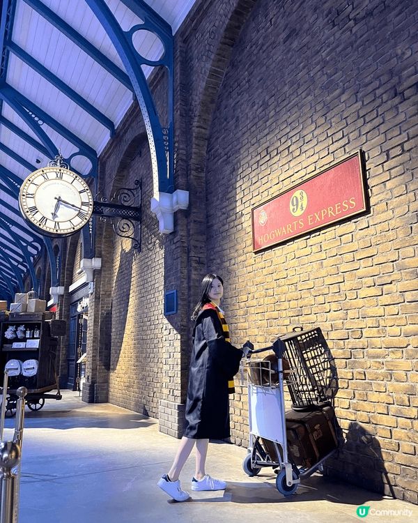 這四張照片都是日本旅行必去的打卡點之一，分別代表了東京近郊的...