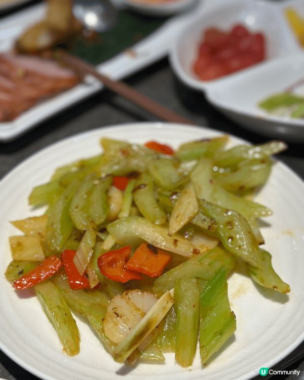 爹哋媽咪淨係鍾意食中餐, 所以父親節母親節只可以揀中餐館. ...