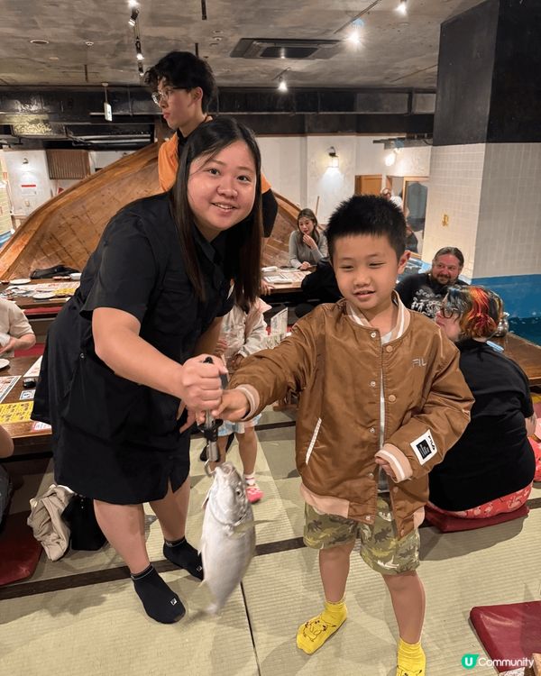 跟朋友及家人去不同地方吃喝玩樂，玩卡丁車，在日本動物園參觀，...