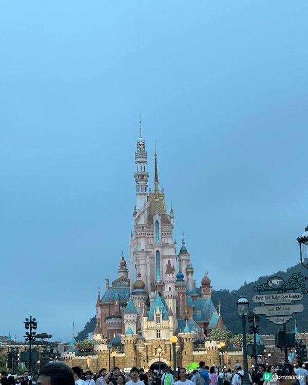 這是今年在香港迪士尼樂園拍攝的照片，今年是香港迪士尼樂園開幕...