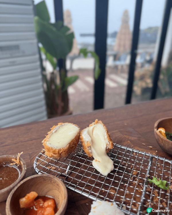 濟州牛島❤️人氣打卡芝士炸豬扒～