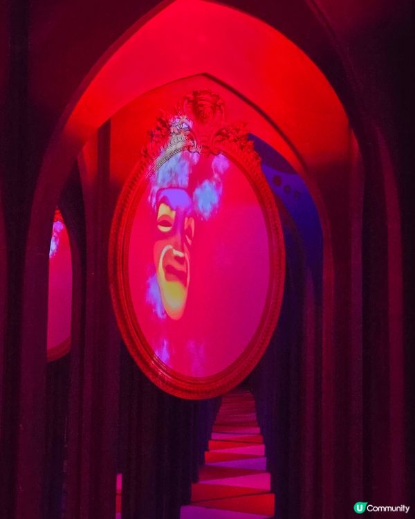 帶兩老去左檳城奇妙世界，裡頭是一些魔術小玩意，以及錯位既打卡...