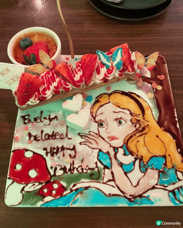土瓜灣nonsense cafe的生日碟真的很漂亮很有趣機，...