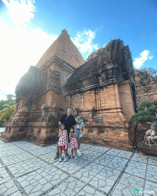 越南芽莊嘅婆那加塔好有歷史嘅建築，加上藍天白雲，打卡非常靚！...