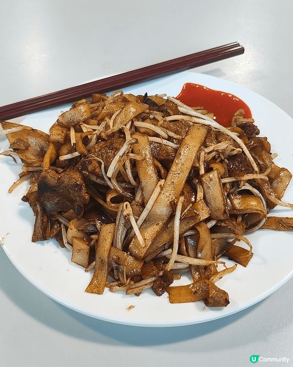 近議事亭前地嘅營地街市熟食中心，應該係澳門最近旅遊點嘅熟食中...