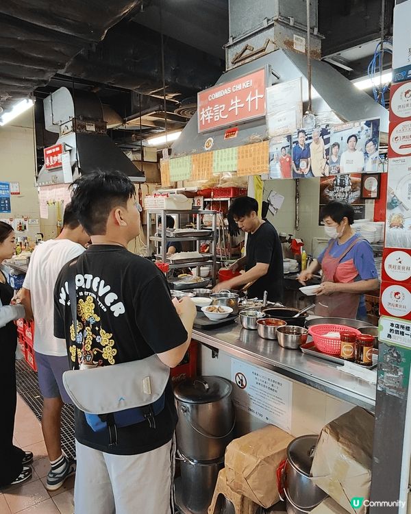 近議事亭前地嘅營地街市熟食中心，應該係澳門最近旅遊點嘅熟食中...